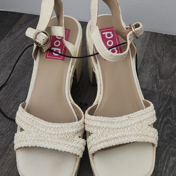Pop Cream Textured Sandals - Picture 1 of 4